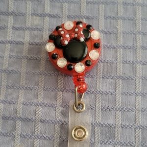 Retractable clip on badge/ID holder